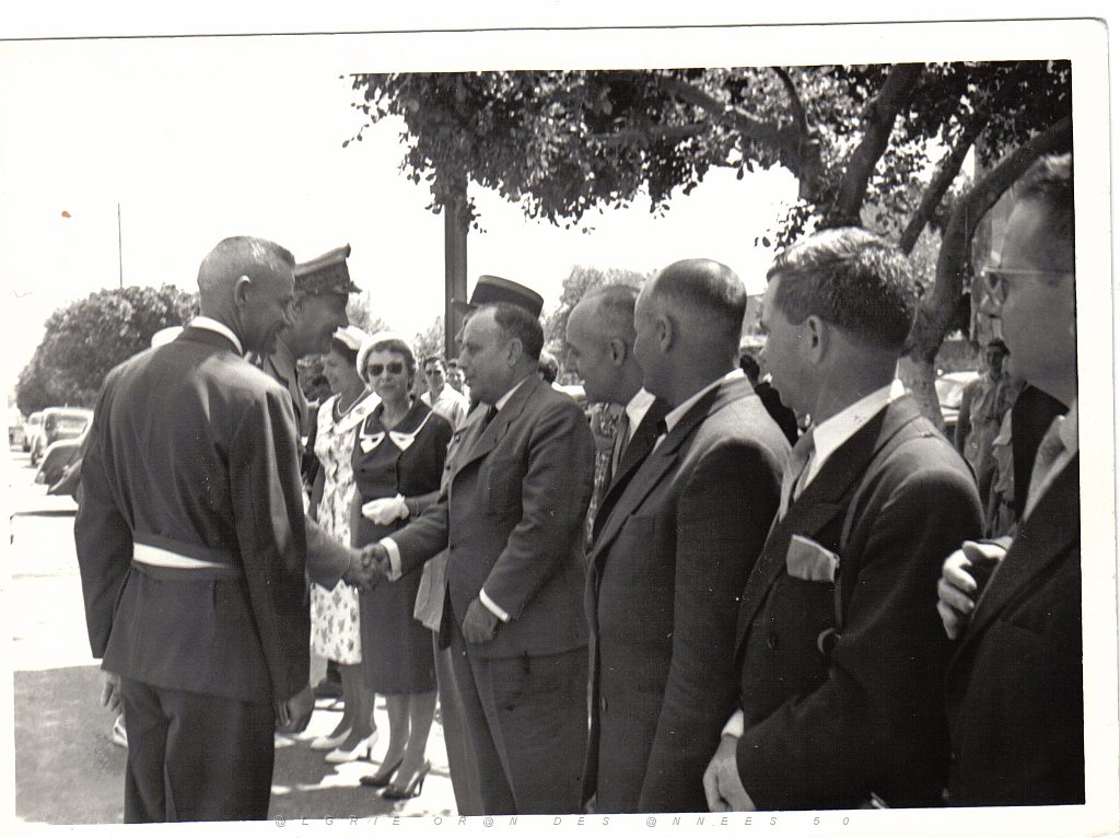BOU SFER 06 JUILLET 1958 POSE DE LA PREMIERE PIERRE DU MONUMENT AUX MORTS 004.jpg